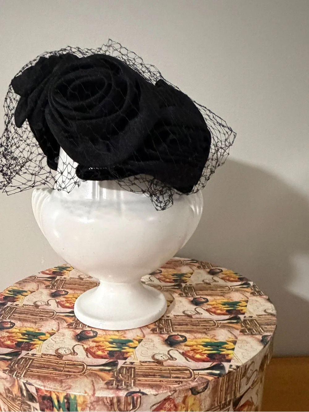 Vintage Black Veiled Rose Accent Fascinator Hat - Women Accessories